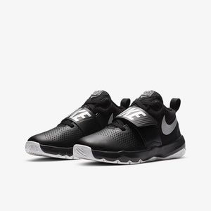 Nike Team Hustle Big Kids' Basketball Shoe sz 6.5Y